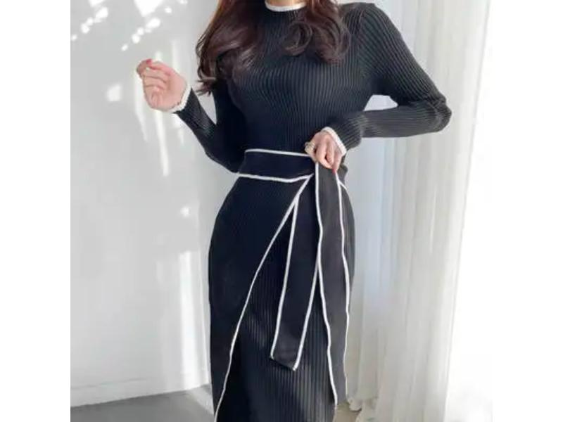 Πλεκτό Φόρεμα με Ζώνη και Αντίθετες Ραφές