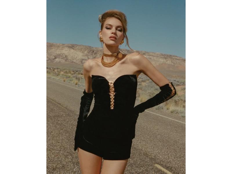 Μαύρο Velvet Mini Φόρεμα με Χρυσές Λεπτομέρειες