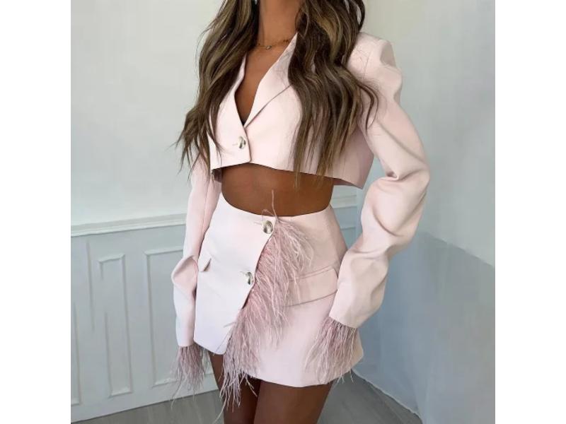 Ροζ Κοστούμι με Φτερά και Κουμπιά