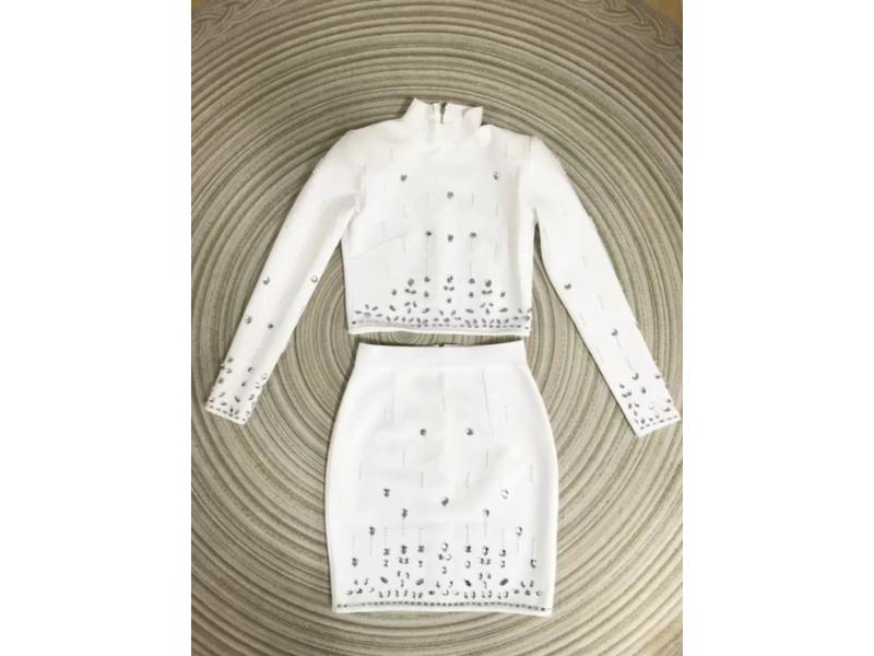 Λευκό Σετ με Κρυστάλλινες Λεπτομέρειες