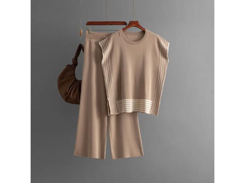 Πλεκτό Σετ Αμάνικο με Ριγέ Λεπτομέρειες