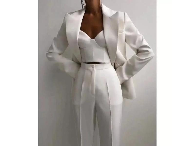 Λευκό Σατέν Σετ με Σακάκι και Bustier Τοπ