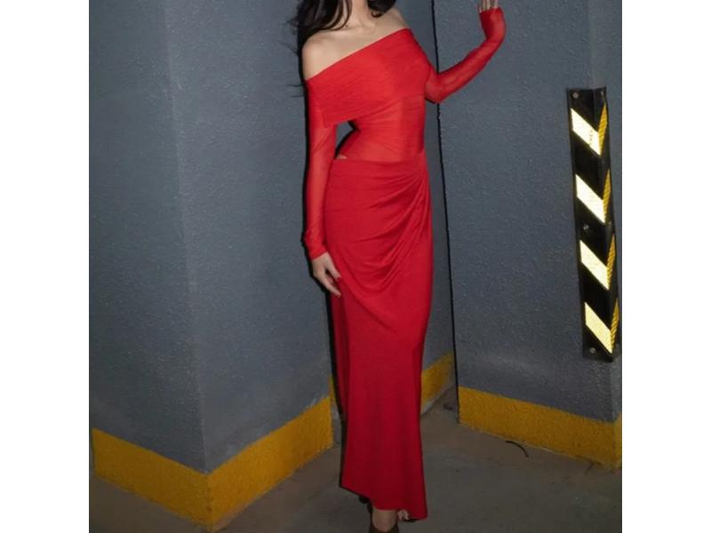 Maxi φόρεμα με διάφανο τούλι off shoulder κόκκινο