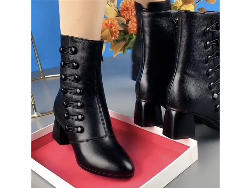 Ankle Μπότα με Κουμπιά σε Black