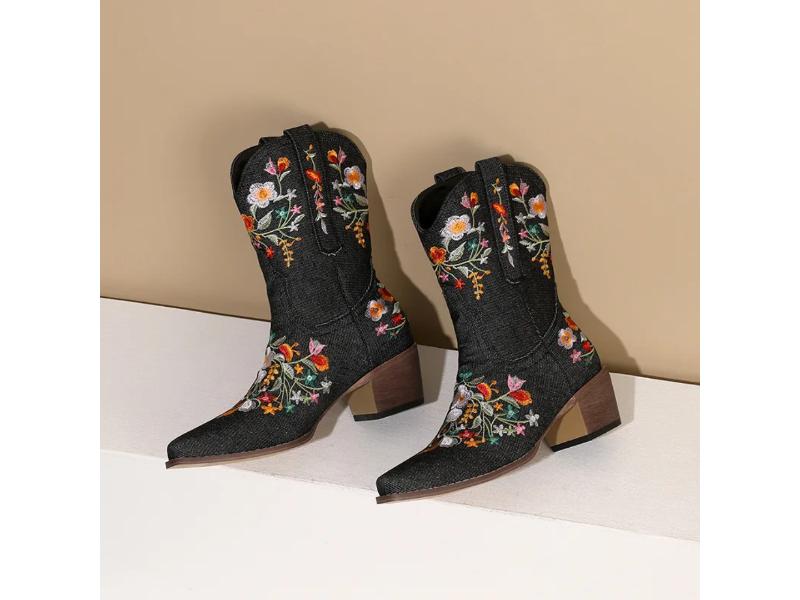 Μπότα Τακούνι Κεντητή Μαύρη