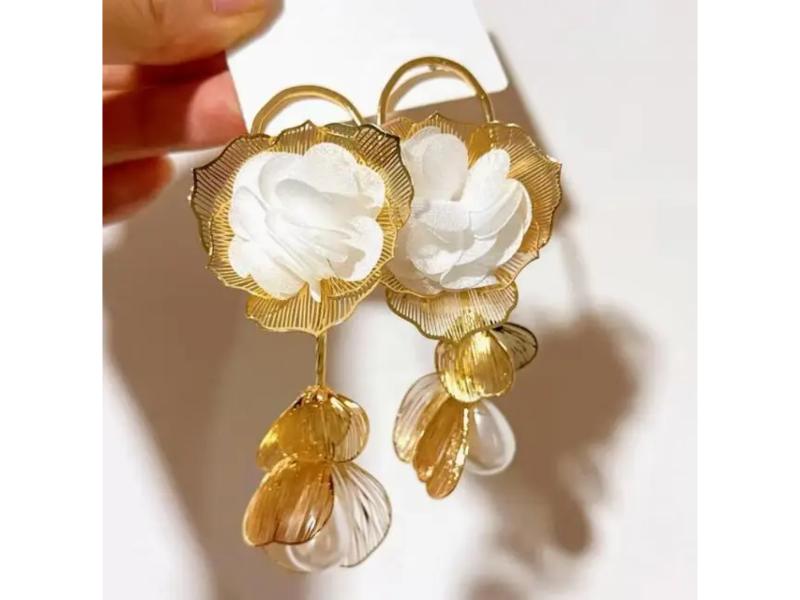 Σκουλαρίκια Floral Petal Λευκό