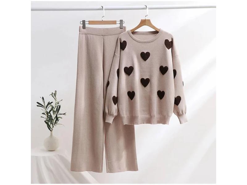 Πλεκτό Σετ με Καρδιές