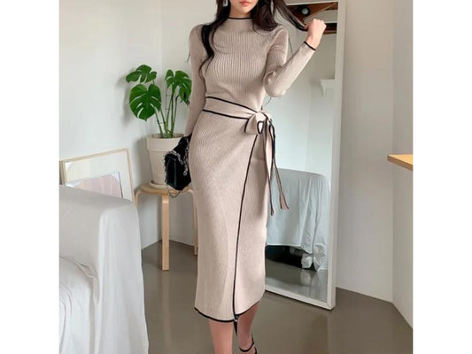 Πλεκτό Φόρεμα με Ζώνη και Αντίθετες Ραφές