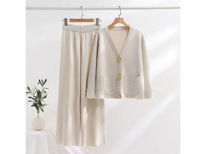 Πλεκτό Σετ με Χρυσά Κουμπιά και Παντελόνι