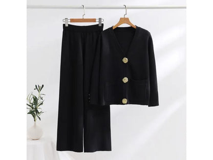 Πλεκτό Σετ με Χρυσά Κουμπιά και Παντελόνι