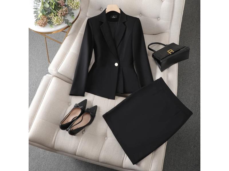 Κοστούμι με Σακάκι και Μίνι Φούστα