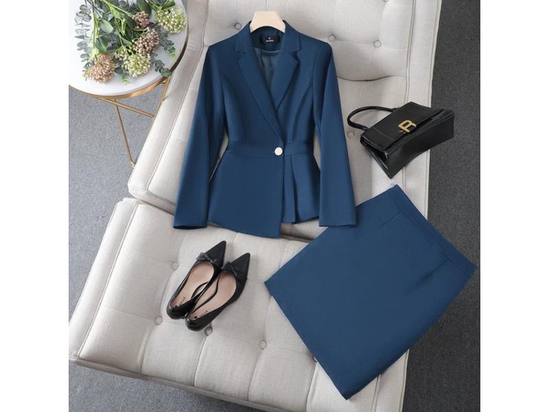 Κοστούμι με Σακάκι και Μίνι Φούστα