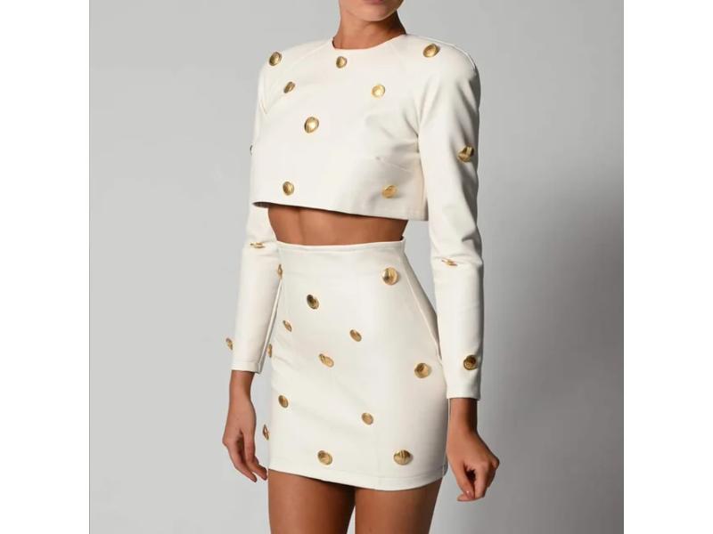 Δερμάτινο Σετ με Χρυσές Λεπτομέρειες