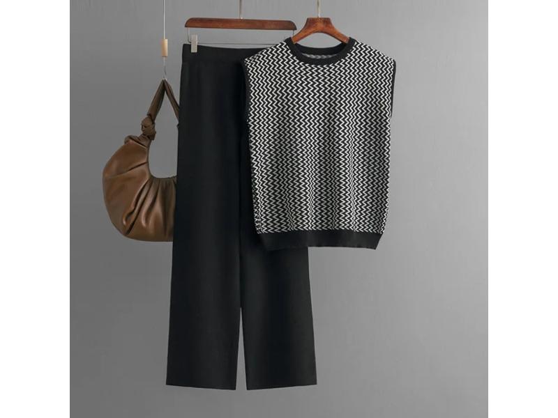 Σετ Πλεκτό Αμάνικο με Ζικ Ζακ Σχέδιο