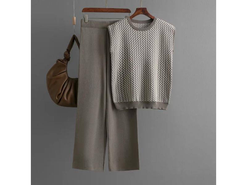 Σετ Πλεκτό Αμάνικο με Ζικ Ζακ Σχέδιο