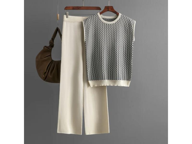 Σετ Πλεκτό Αμάνικο με Ζικ Ζακ Σχέδιο