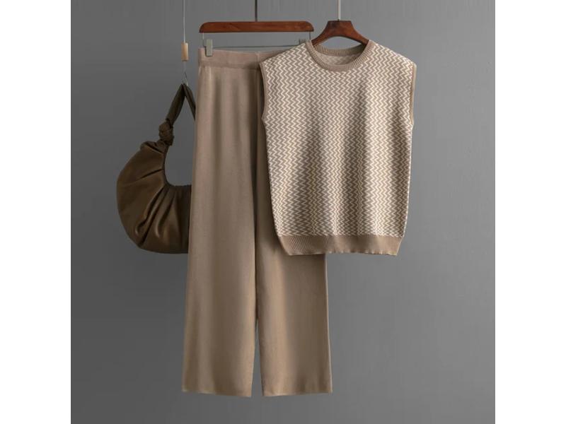 Σετ Πλεκτό Αμάνικο με Ζικ Ζακ Σχέδιο