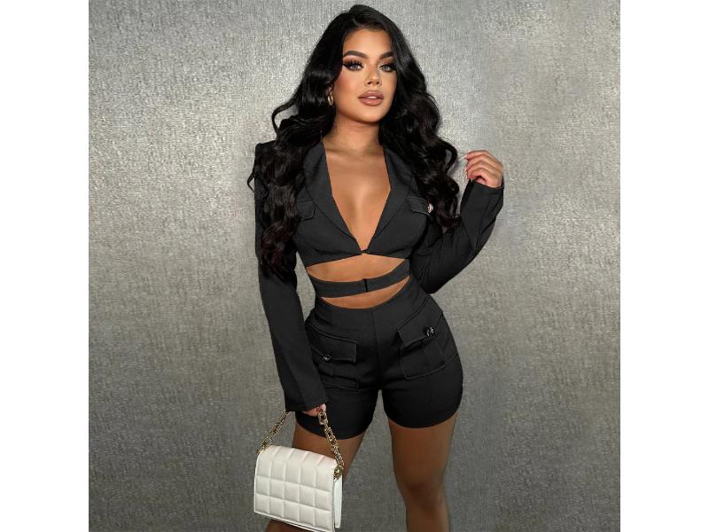 Σετ με Σακάκι Crop Top και Σορτς με Cut-Out