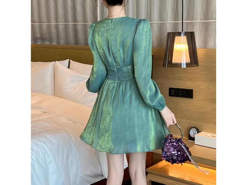 Κοντό Φόρεμα με Ντραπέ Σχέδιο και Λάμψη