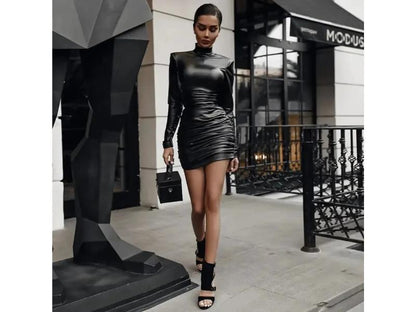 Mini Δερμάτινο Φόρεμα με Ψηλό Λαιμό