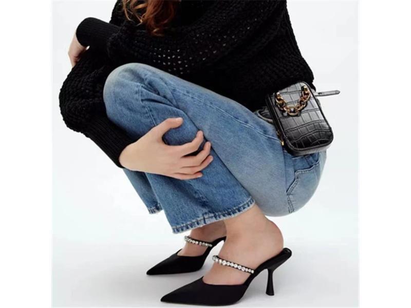 Πέδιλα με Διαμαντένιο Λουράκι