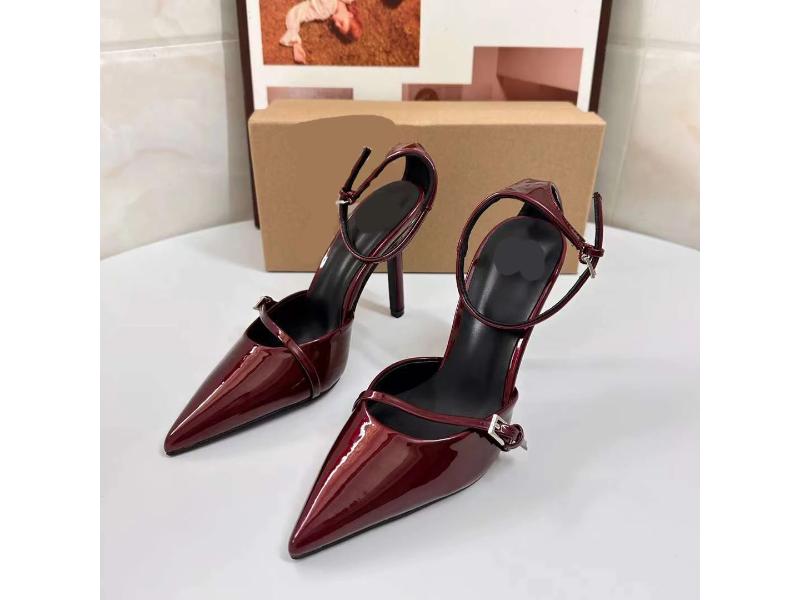 Γόβες Strappy Pointed σε Black