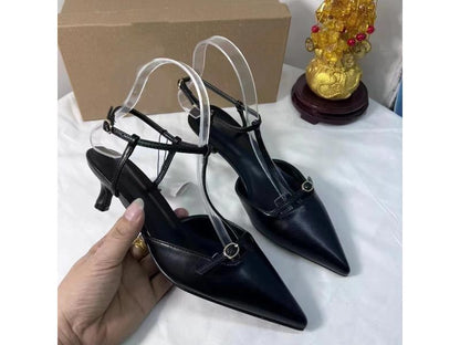 Χαμηλοτάκουνες Strappy Γόβες σε Black