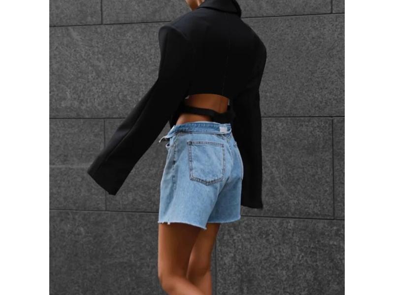 Τοπ Blazer με Cut-Out Σχέδιο