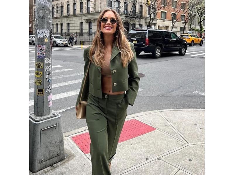 Σετ Cropped Blazer και Παντελόνι σε Λαδί Απόχρωση