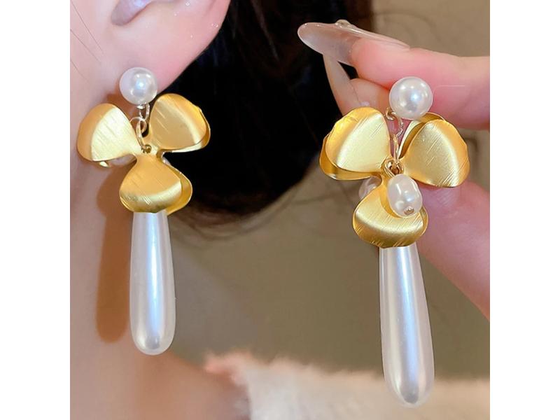Σκουλαρίκια Golden Petal Pearl Drops