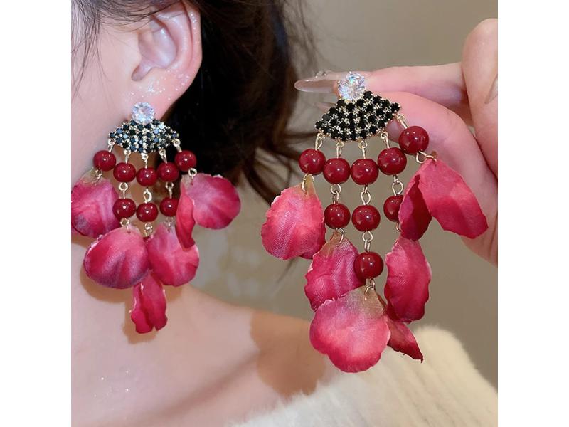 Σκουλαρίκια Red Rose Petal Chandelier