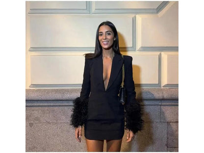 Mini Φόρεμα με Faux Γούνα και Βαθύ Ντεκολτέ