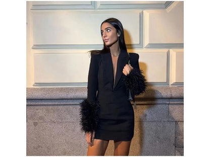 Mini Φόρεμα με Faux Γούνα και Βαθύ Ντεκολτέ