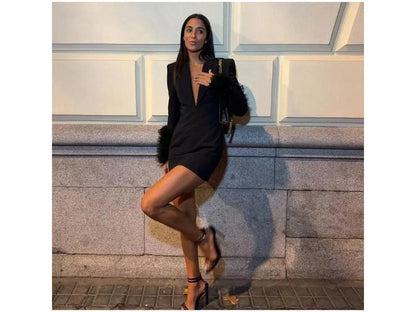 Mini Φόρεμα με Faux Γούνα και Βαθύ Ντεκολτέ