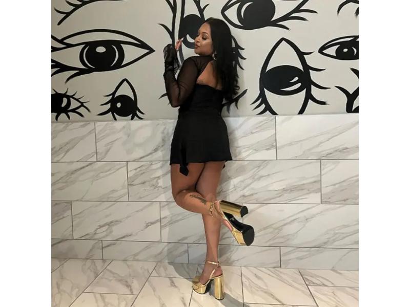 Mini Μαύρο Φόρεμα με Διάφανα Μανίκια και Choker
