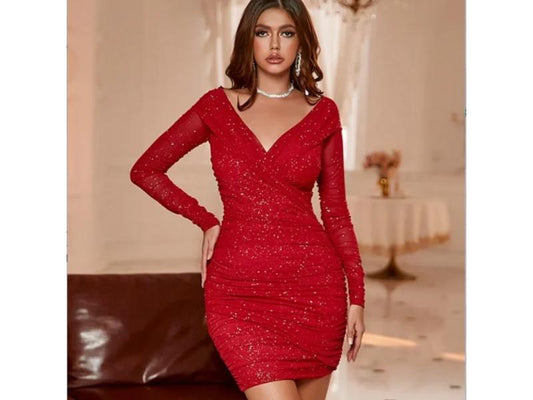 Mini φόρεμα έξω ώμο με σούρα και glitter