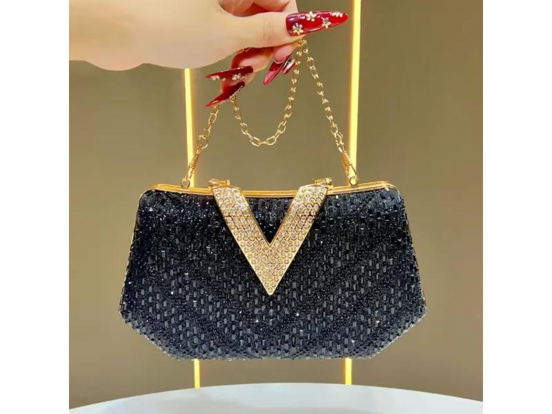 Crystal V Clutch