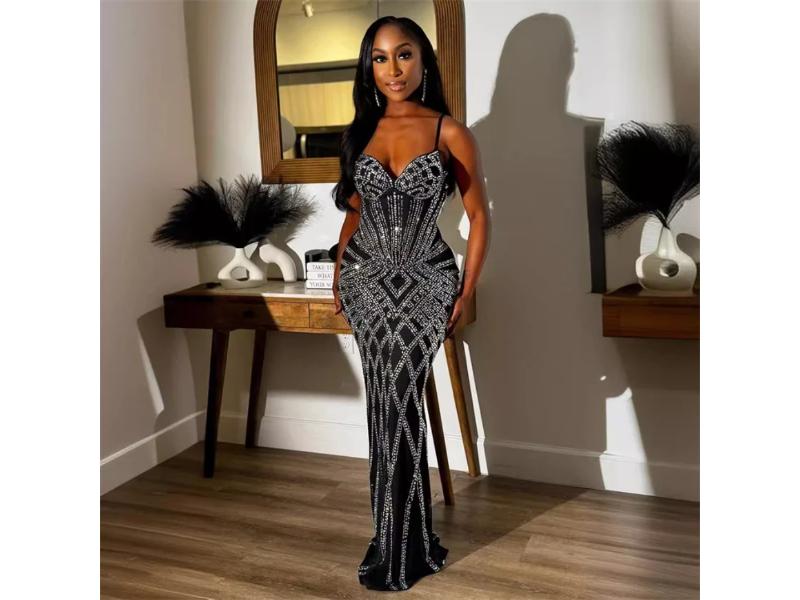 Maxi Μαύρο Φόρεμα με Ασημί Strass