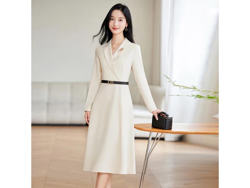 Μίντι Φόρεμα με Ζώνη και Κλασικό Γιακά